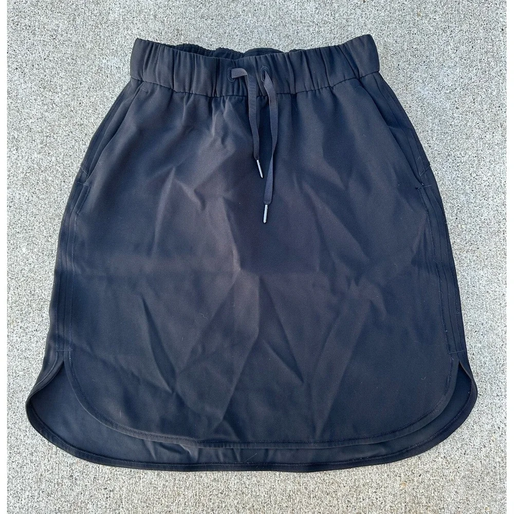 Lululemon On The Fly Skirt *Woven Black‎ Size 4